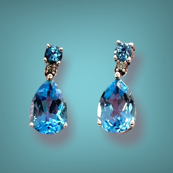 Jewelry - 💎10k Natural Blue Topaz Drop Earrings